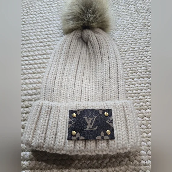 Louis Vuitton | Accessories | Fur Pom Pom Beanie With 0  display picture 1